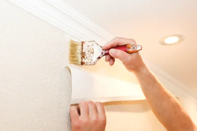 Pose de papier peint à Beauvais-sur-Matha — revêtements muraux et toiles de verre